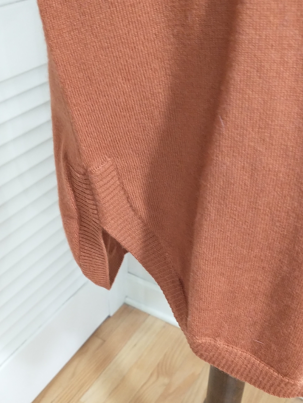 NWT Cynthia Rowley 100% Extra Fine Merino Wool Deep Pumpkin Colored Cowl Sweater - Picture 6 of 10